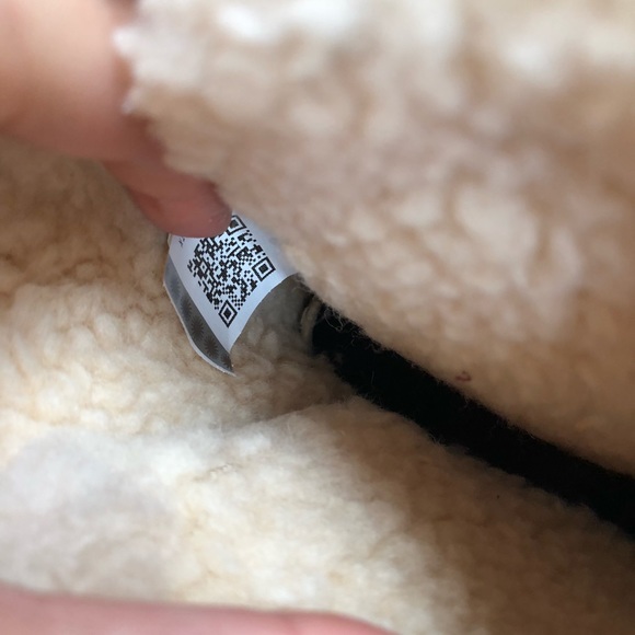 UGG Akadia boot BRAND NEW - Picture 7 of 8